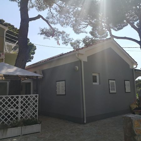 Mala Kuca Ispod Borova Villa Primošten Exterior foto