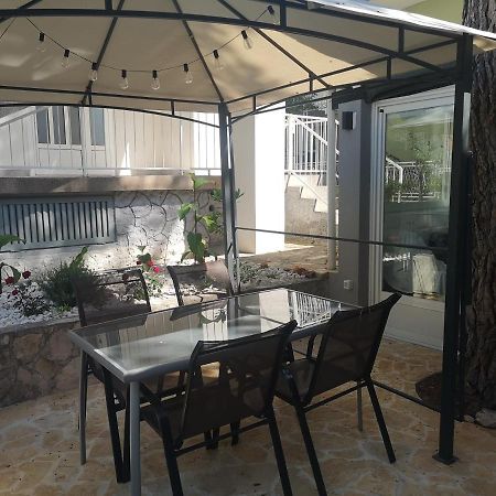 Mala Kuca Ispod Borova Villa Primošten Exterior foto
