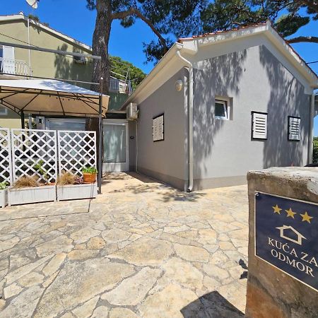 Mala Kuca Ispod Borova Villa Primošten Exterior foto