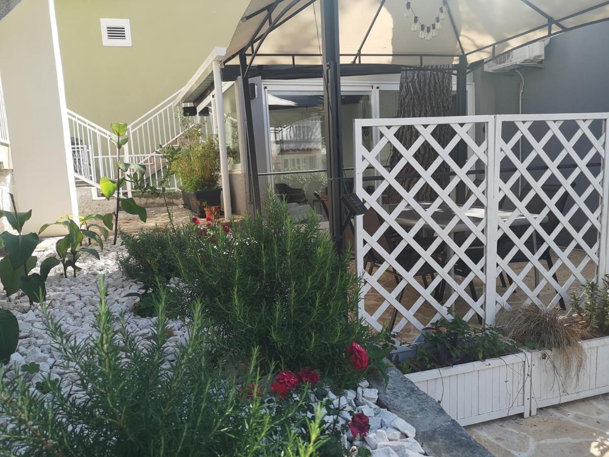 Mala Kuca Ispod Borova Villa Primošten Exterior foto