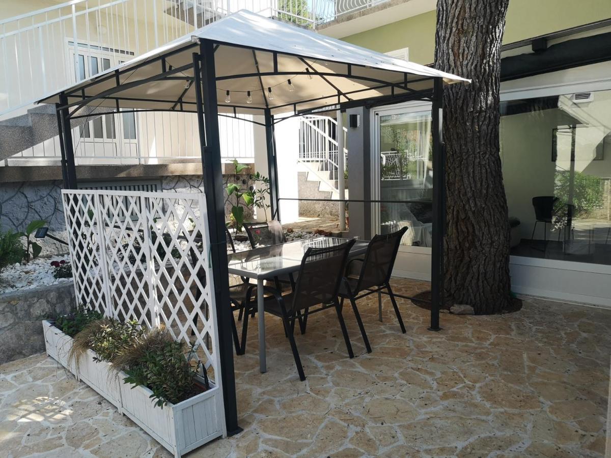 Mala Kuca Ispod Borova Villa Primošten Exterior foto