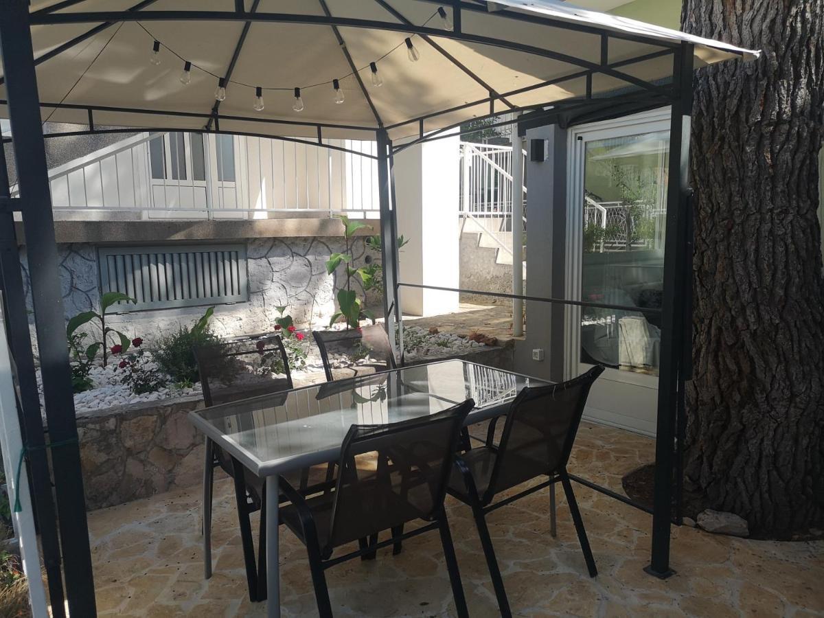 Mala Kuca Ispod Borova Villa Primošten Exterior foto