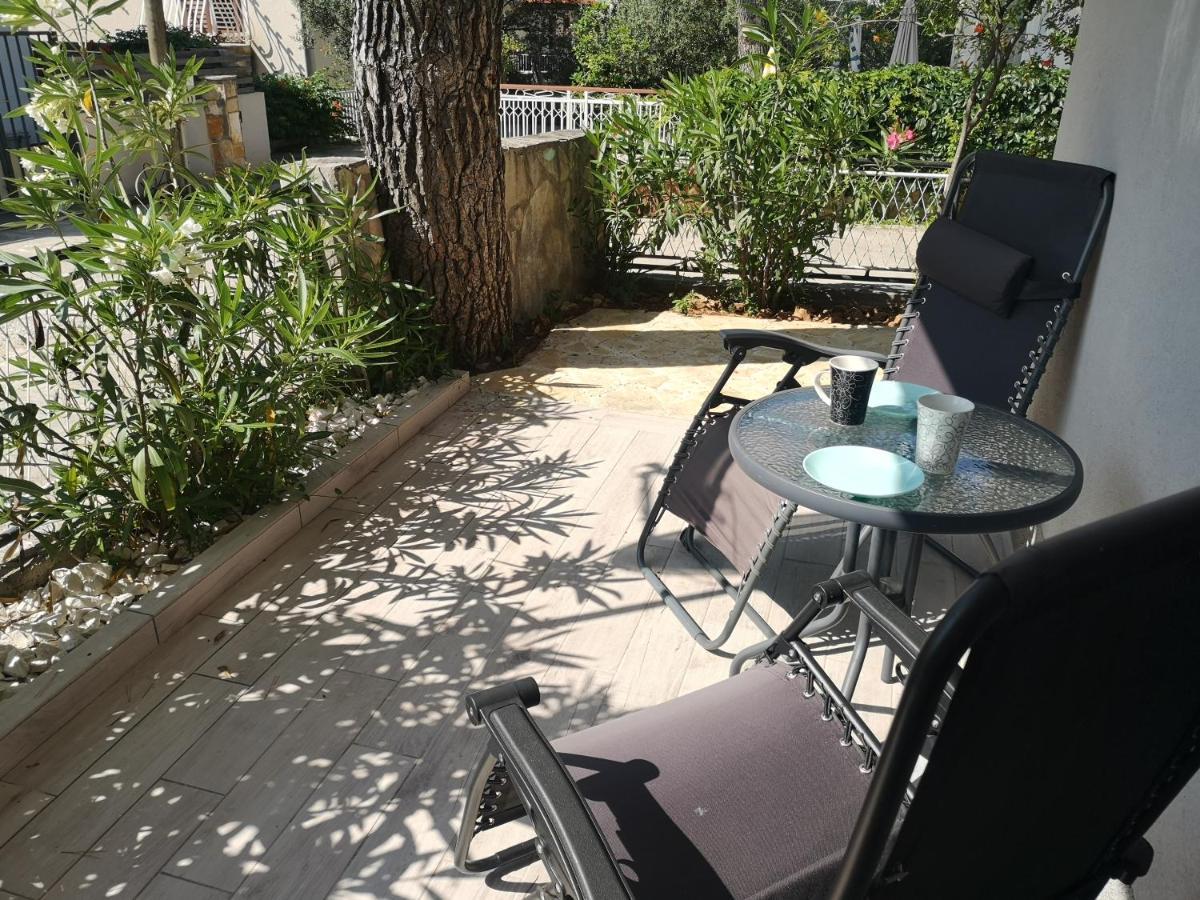 Mala Kuca Ispod Borova Villa Primošten Exterior foto