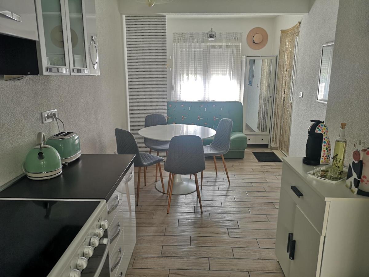 Mala Kuca Ispod Borova Villa Primošten Exterior foto
