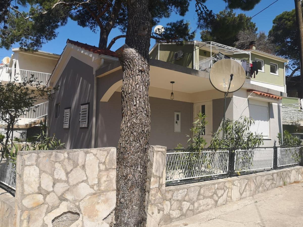 Mala Kuca Ispod Borova Villa Primošten Exterior foto