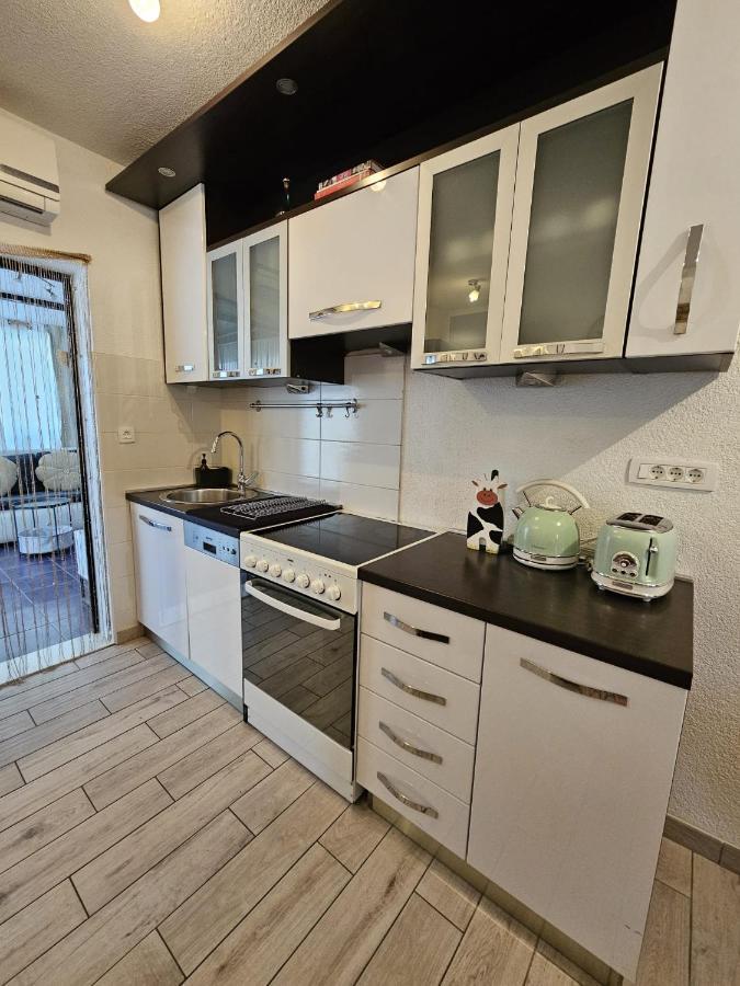 Mala Kuca Ispod Borova Villa Primošten Exterior foto
