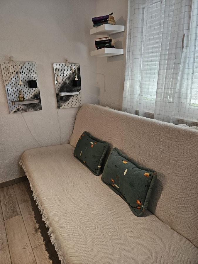 Mala Kuca Ispod Borova Villa Primošten Exterior foto