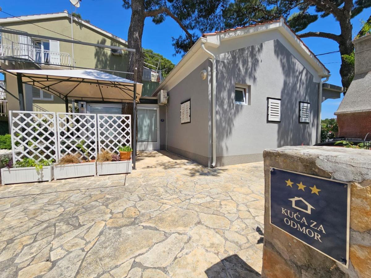 Mala Kuca Ispod Borova Villa Primošten Exterior foto